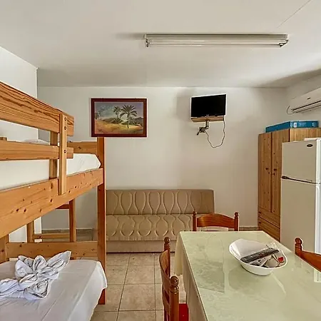 Amazona And Otel Valsamata